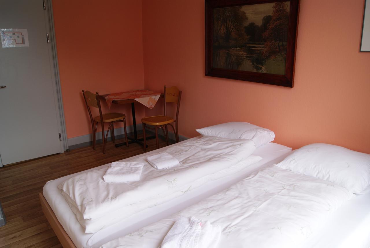 Hotel Schlosspintli Spiez Esterno foto